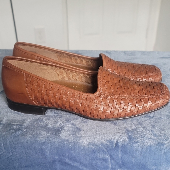 Naturalizer Brown Leather Woven Loafers Size 7.5N Retails $125 - Picture 6 of 9